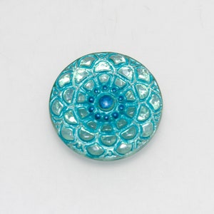 Flat Back Cabochon Mandala Peridot Groen met AB Finish en Elektrisch Blauw Centrum