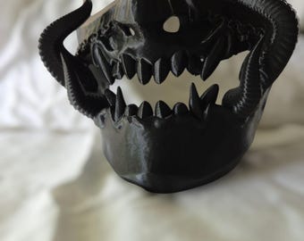 3D Printed Demon Mask with Horns – Horror Cosplay, Collectors Prop