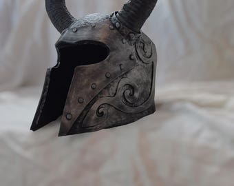 戦士のヘルメット：角付き中世LARPコスプレ鎧
