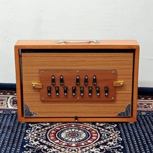 Shruti Box – Shruti Box medio da 13 note / Tasti neri con note stampate