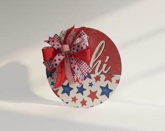 Colgante de puerta redondo de madera patriótico con lazo rojo, blanco y azul, estilo americano, con letras grandes, decoración de verano para la puerta principal.