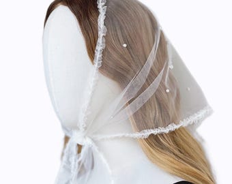 Bridal Pearl Tulle Triangle Headscarf Shawl, Lace Edge Head Covering for Wedding, Church, Photoshoot, Vintage Outfit