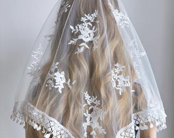 White Lace Mantilla Chapel Veil for Church Prayer, Elegant Triangle Head Covering for Mass and Religious Ceremony Accessory