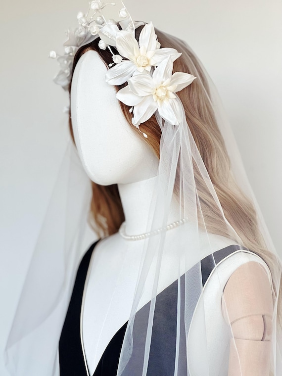 Satin Flower Bridal Veil, French Vintage Wedding Headpiece for Elopement Ceremony or Romantic Photoshoot, Handmade Lace Tulle Veil