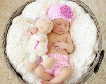 Newborn photo prop, Newborn set for girl with big flower, pink diaper cover and hat set, baby coming home outfit, baby hospital outfit