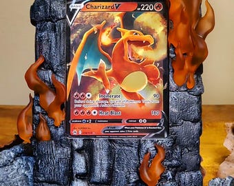 Pokemon Sammelkartenhalter, Sammelkartenhalter, Wand- und Tischdekoration - Feuer, brennendes Holz * AKTUALISIERTES Design *