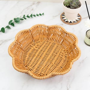 Handwoven Rattan Flower Basket - Wicker Fruit Bowl, Boho Decorative Tray, Natural Woven Serving Basket, Bread Basket, Farmhouse Table Decor.