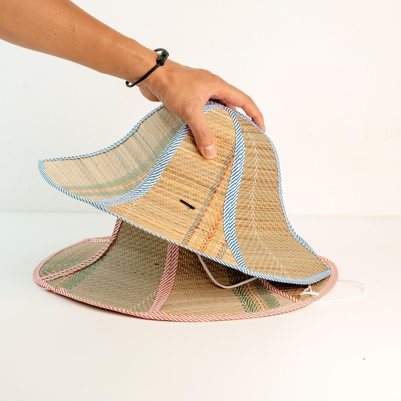 Demonstration of the hat’s flexible design - easy to fold and unfold without losing its shape. Ideal for on-the-go lifestyles, beach days, or gardening.