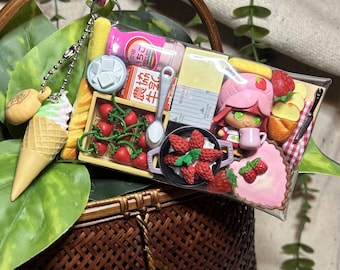 Erdbeerkuchen - Bestie Kollektion | Schmuckbeutel | Authentisch | Taschenanhänger | Schlüsselanhänger | Schlüsselanhänger | Gachapon