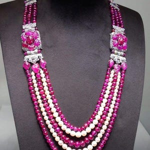 Luxe robijn en parel meerstrengige ketting | Handgemaakte koperen statementketting | Vintage geïnspireerde bruidssieraden | Robijnrode kralenketting