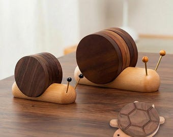 おもちゃのカタツムリの木、色はブラウン、ピンク、ブルー、ドット入り