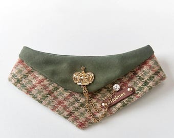 Bandana per animali domestici britannica fatta a mano: sciarpa in lana scozzese con ciondolo a forma di corona