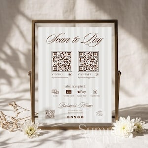 Peut inclure: Un panneau rectangulaire vertical dans un cadre en métal bronze affichant le texte Scan to Pay, deux codes QR pour Venmo et CashApp, et des icônes pour Cash, Credit Card, Apple Pay et Tap to Pay sur un fond à rayures gris clair.
