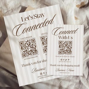 Puede incluir: Tres tarjetas con un diseño a rayas crema y blanco. Las tarjetas tienen el texto "Let's Stay Connected" y "Connect With Us". Cada tarjeta incluye un código QR y nombres de usuario de redes sociales. Las tarjetas son para un negocio.