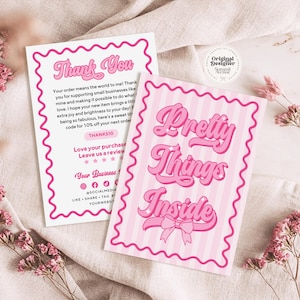 Tarjeta de agradecimiento moderna, empaque comercial de agradecimiento al cliente editable con lazo coqueto, plantilla Canva de inserción de agradecimiento retro rosa para hacer usted mismo, Lexi