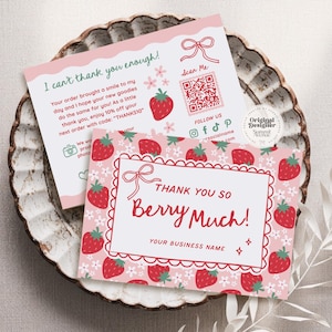 Coquette Zakelijke bedankkaart canvasjabloon, leuke bewerkbare QR-code aardbei klant bedankt, trendy roze zakelijke verpakking bijsluiter