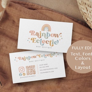 Puede incluir: Dos tarjetas de visita blancas con un dise&ntilde;o de arco&iacute;ris y estrellas. El texto de la tarjeta dice "Rainbow Eclectic Baby Boutique". La segunda tarjeta tiene un c&oacute;digo QR e iconos de redes sociales. El texto de la segunda tarjeta dice "FULLY EDIT Text, Fonts Colors & Layout".