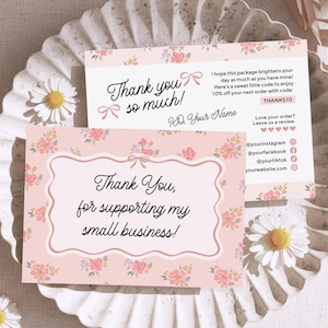 CoquetteThank Youカード、編集可能なプレッピーな花柄のお客様への感謝のビジネスパッケージ、DIYヴィンテージサンキュー挿入QR Canvaテンプレート、Calico