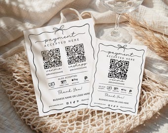 Könnte beinhalten: Zwei weiße Karten mit schwarzem Text, auf denen "Zahlung hier akzeptiert" steht und QR-Codes für Venmo und Cash App enthalten. Die Karten listen auch akzeptierte Zahlungsmethoden und eine Dankesbotschaft auf. Die Karten liegen auf einer beigen Oberfläche.