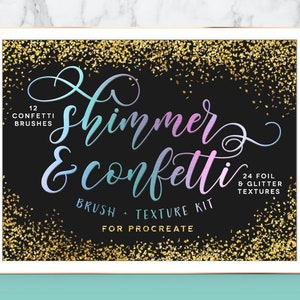 Può includere: Un tablet digitale che mostra una grafica per un kit di pennelli e texture Procreate chiamato "Shimmer & Confetti". La grafica presenta uno sfondo nero con coriandoli dorati e una sovrapposizione di testo olografico. Il kit include 12 pennelli per coriandoli e 24 texture di lamina e glitter.