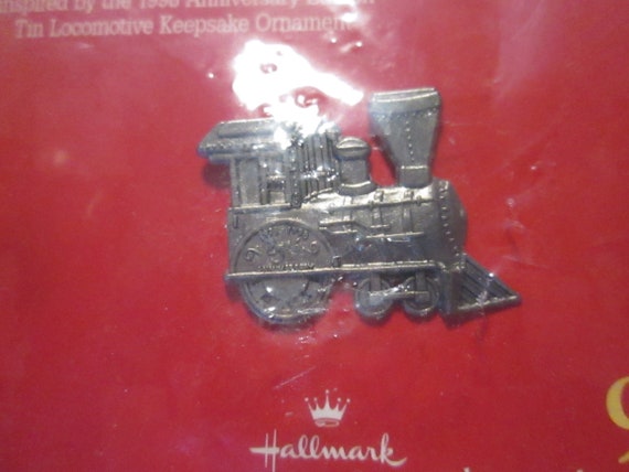 Vintage Hallmark Lapel Pins, 25 Anniversary Colle… - image 3