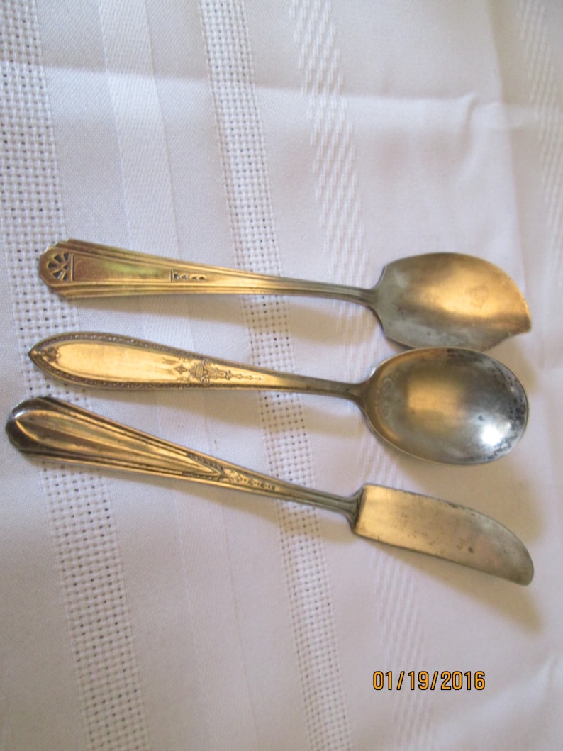 Vintage Butter Knives and Sugar Spoon Berry Spoon Flatware Etsy