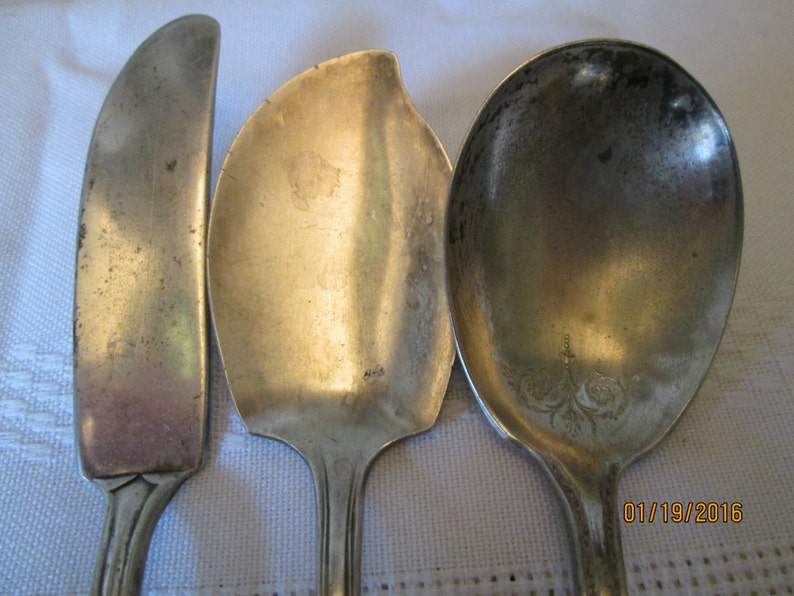 Vintage Butter Knives and Sugar Spoon Berry Spoon Flatware Etsy