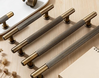 Tiradores de armario moleteados de latón envejecido: Herrajes de cocina en oro antiguo