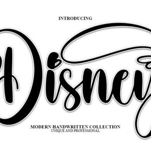Può includere: Grafica in bianco e nero con la parola "Disney" in corsivo e un bordo bianco. Il testo "INTRODUCING" è sopra e "MODERN HANDWRITTEN COLLECTION UNIQUE AND PROFESSIONAL" è sotto.