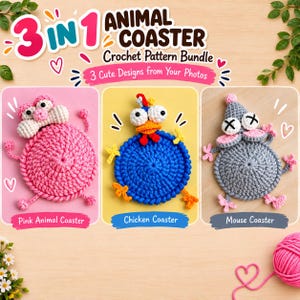 Könnte beinhalten: Ein 3-in-1-Häkelmuster-Set für Tieruntersetzer mit drei runden Untersetzern: einem rosa Schwein, einem blauen Huhn und einer grauen Maus. Der Text lautet 3 IN 1 ANIMAL COASTER Crochet Pattern Bundle, 3 Cute Designs from Your Photos, Pink Animal Coaster, Chicken Coaster und Mouse Coaster.