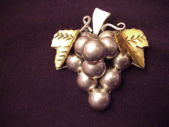 Vintage Mexican Sterling Silver Grape Cluster and Leaf  Broach Pendant Grape Wine Mexico