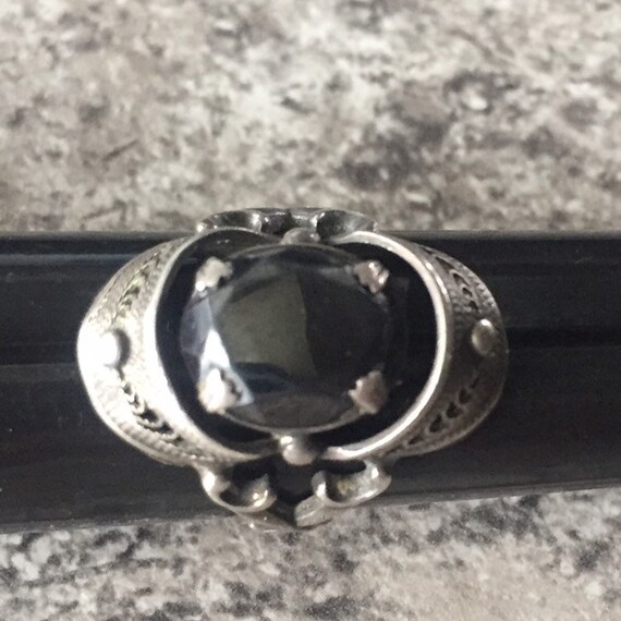 Vintage Sterling Silver Oval Black Stone Filigree Dinner Ring Estate Size 6