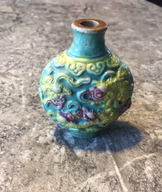 Old Porcelain Relief Snuff Bottle with box Chinese China