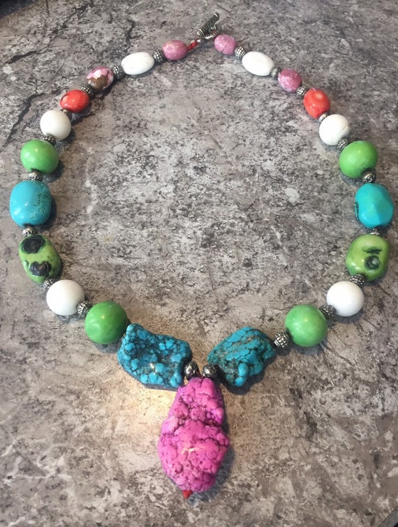 Vintage Stunning Large CHUNK Dyed Howlite Necklace Pink Turquoise Green White pendant