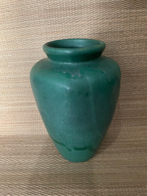 Zanesville Pottery Arts & Crafts Matte Grueby Green Vase Vintage # 102 embossed leaf