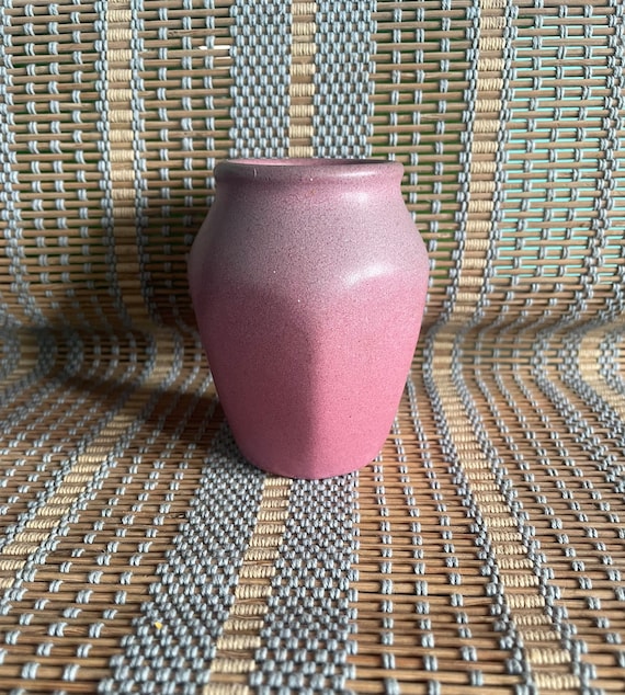 Small Vintage Niloak Pottery Pink Mauve Vase Arts & Crafts 3 1/2” rare