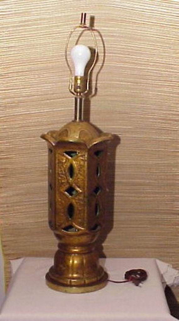 Vintage Hollywood Regency Mid-Century Modern Asian Pagoda Lamp James Mont Era