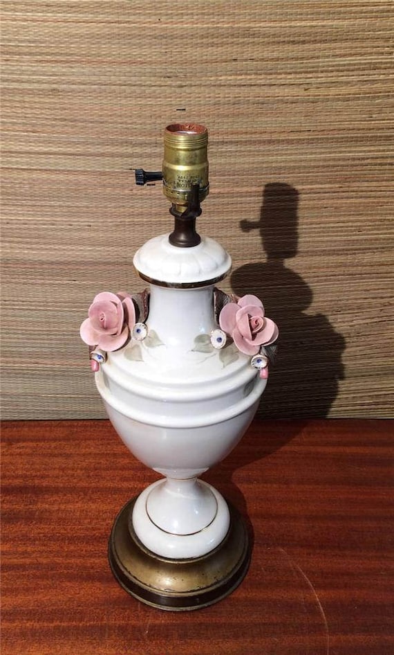 ONE Vintage Hollywood Regency Applied Pink ROSE Leaf Porcelain Lamp Capodimonte Era