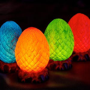 Hand-Painted Dragon Egg Lamp – Warm LED USB Night Light for Desk, Game Room or Nursery