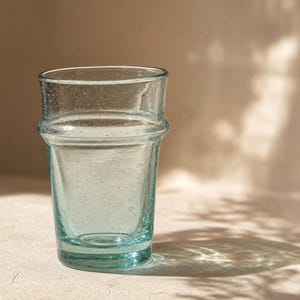 Vasos de té Beldi soplados a mano, transparentes, vajilla artesanal marroquí, vidrio reciclado, taller de Marrakech, juego de 2, 4 o 6 piezas.