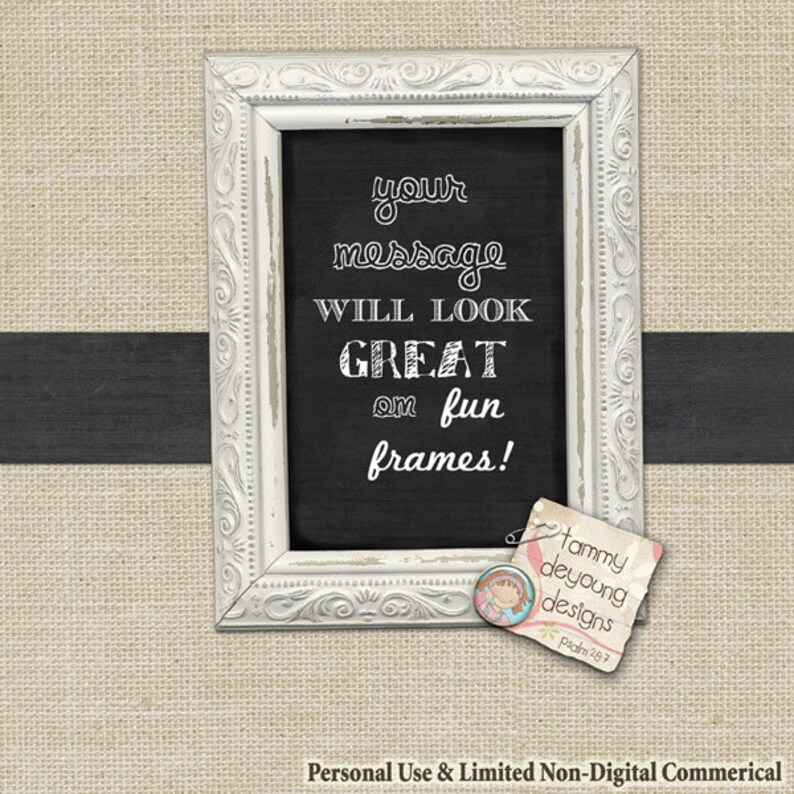 Op de afbeelding: Een wit gelijst zwart schoolbord met de tekst "your message WILL LOOK GREAT on fun frames!" en een klein roze en wit label met de tekst "tammy deyoung designs Psalm 28:7".
