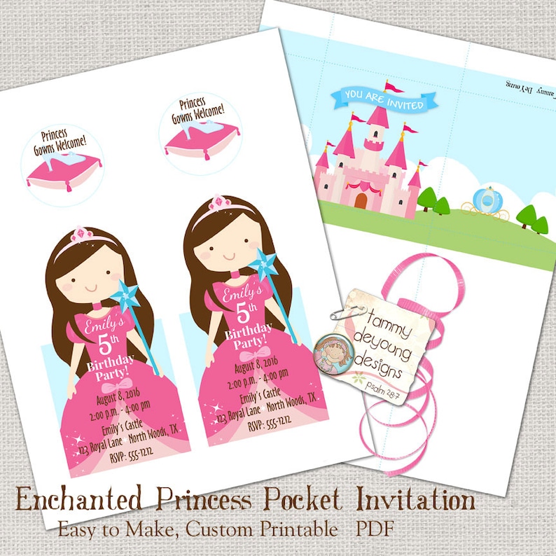 K&ouml;nnte beinhalten: Druckbare Tascheneinladung f&uuml;r eine Prinzessinnen-Mottoparty zum 5. Geburtstag. Die Einladung zeigt eine Comic-Prinzessin in einem rosa Kleid mit einem Zauberstab, ein rosa Schloss und eine Kutsche. Der Text auf der Einladung lautet "Emily's 5th Birthday Party!" und enth&auml;lt Datum, Uhrzeit, Ort und RSVP-Informationen.