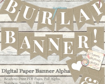 Könnte beinhalten: Burlap-Banner mit dem Wort "BURLAP BANNER!" in weißen Buchstaben auf einem braunen Burlap-Hintergrund. Das Banner ist druckfertig und enthält ein vollständiges Alphabet, Zahlen, Symbole und eine leere Flagge. Der Text "Digital Paper Banner Alpha" ist ebenfalls im Bild enthalten.