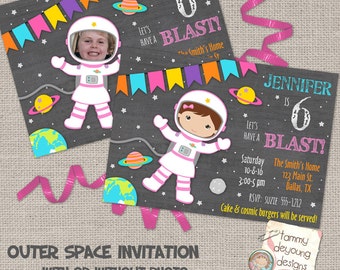 Mädchen Weltraum Geburtstag Einladungen, Mädchen Astronaut Einladungen, Cosmic Birthday Party Einladungen für Mädchen Kreidetafel personalisiert, Sie drucken