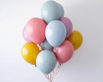 Bouquet de ballons arc-en-ciel pastel - Décoration de fête bohème, bleu sauge, jaune moutarde, rose, lavande