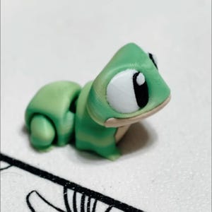 Articulated Frog Fidget Toy | Cute Tree Frog Desk Buddy | 3D Printed Flexi Animal Figurine | Stress Relief Sensory Toy | Frog Lover Gift