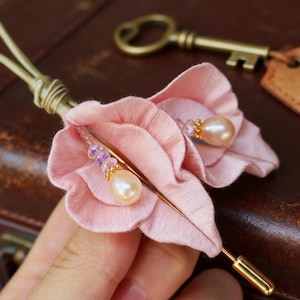 Calla Lily Flower Brooch, Calla Lily Brooches, Silk Floral Wedding Brooch