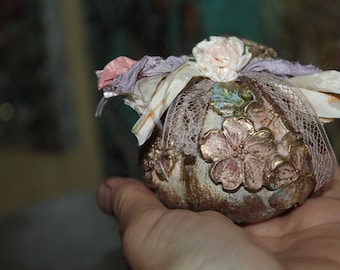 Zucca di pietra fatta a mano: decorazione per la tavola del Ringraziamento (5,1 x 6,3 cm)