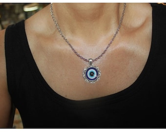 Silver Evil Eye Necklace: Elegant Charm Jewelry