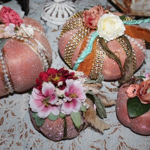 Handmade Shabby Chic Pumpkins: Thanksgiving Table Decor